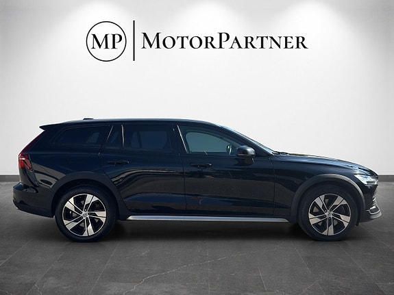 Volvo V60 Cross Country 8 of 20