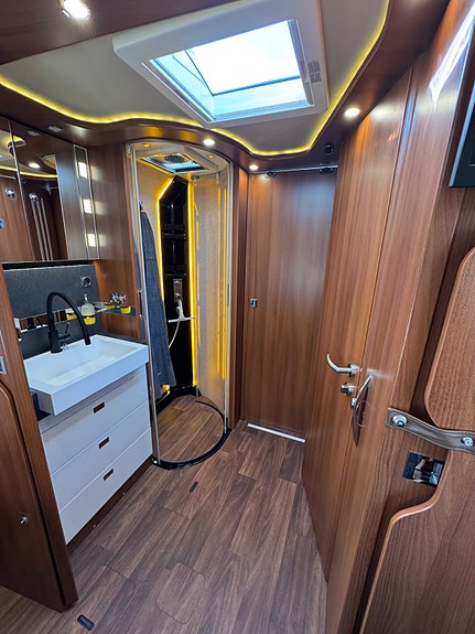 Carthago Chic E-line I 64 XL QB 12 of 30