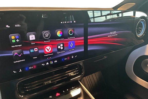 Mercedes-Benz GLB350 23 of 30
