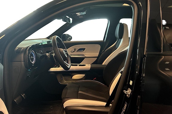 Mercedes-Benz GLB350 7 of 30