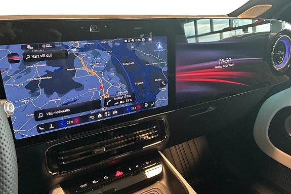 Mercedes-Benz GLB350 18 of 30