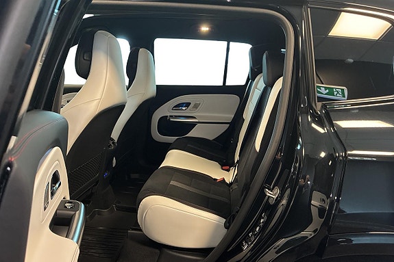 Mercedes-Benz GLB350 9 of 30
