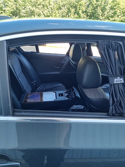 BMW 520i 4 of 5