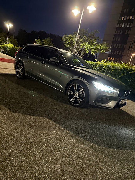 Volvo V60 2 of 5