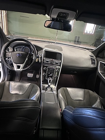 Volvo XC60 7 of 10