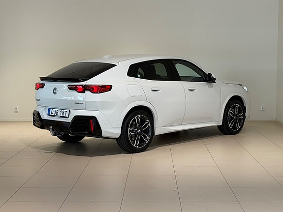 BMW iX2 7 of 8