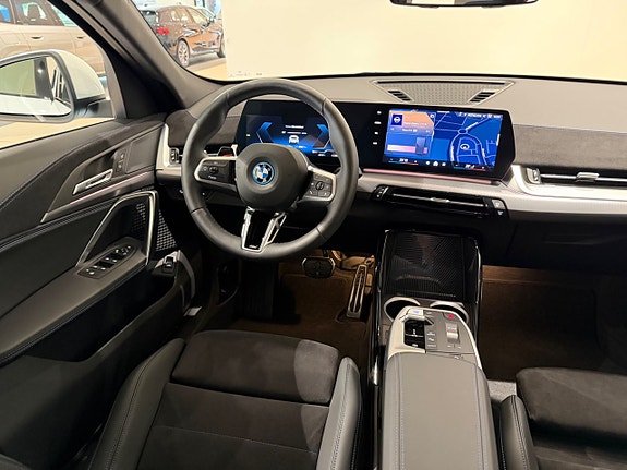 BMW iX2 5 of 8