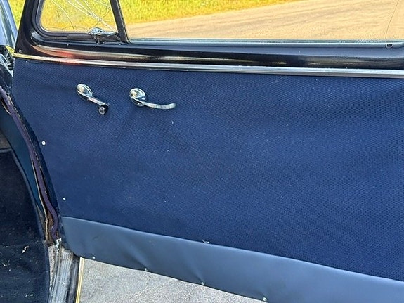 Chevrolet Deluxe 7 of 21