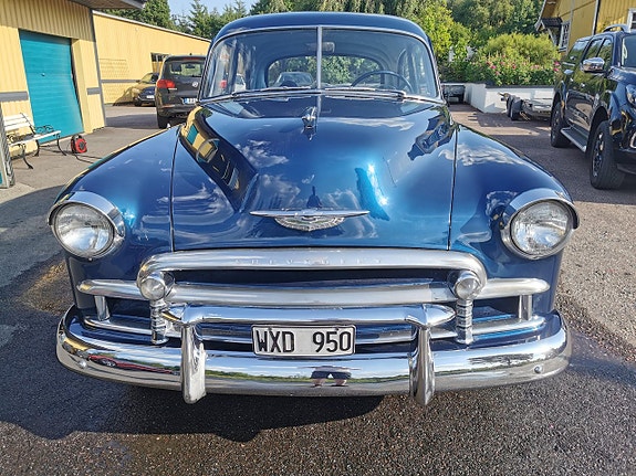 Chevrolet Deluxe 4 of 5
