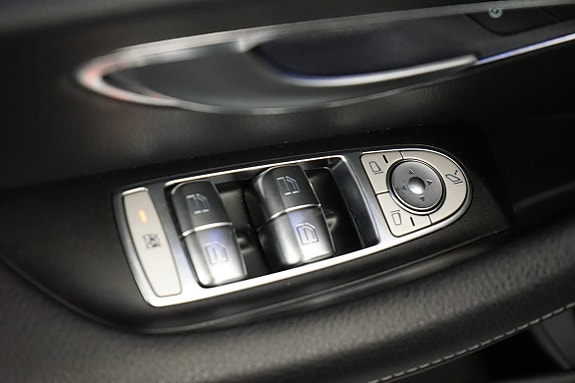 Mercedes-Benz E220 9 of 15