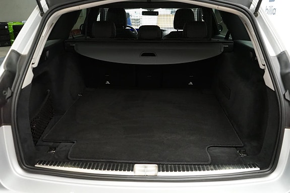 Mercedes-Benz E220 7 of 15