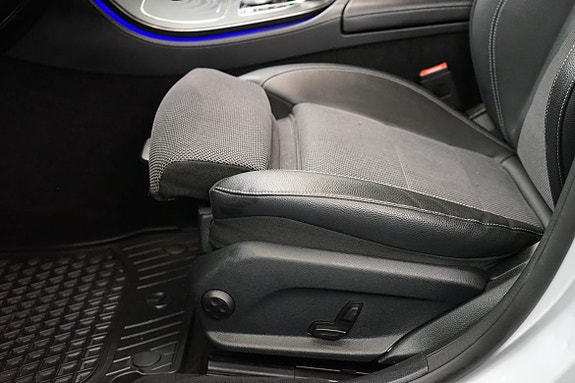 Mercedes-Benz E220 12 of 15
