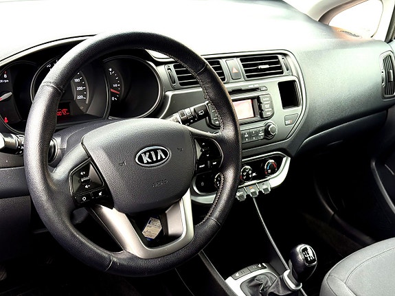 Kia Rio 7 of 11