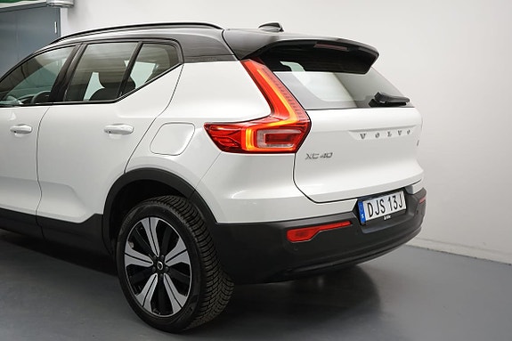 Volvo XC40 3 of 5