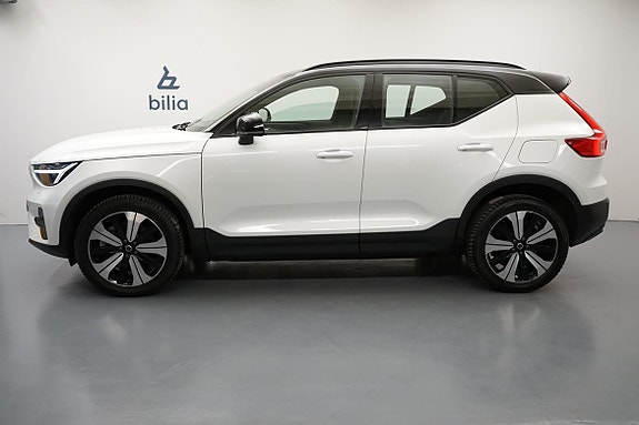 Volvo XC40 2 of 5