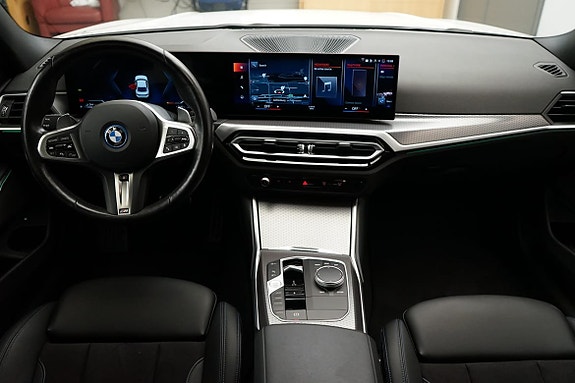 BMW 330e 5 of 15