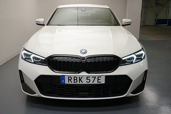 BMW 330e 14 of 15