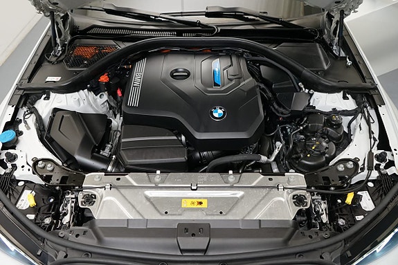 BMW 330e 9 of 15