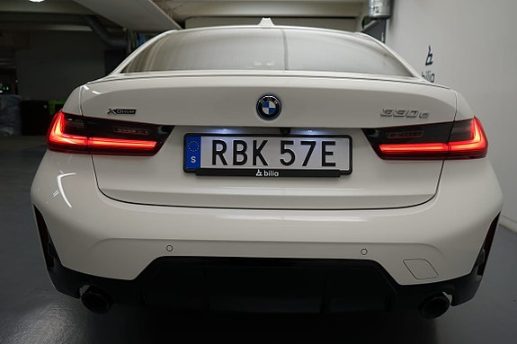 BMW 330e 13 of 15