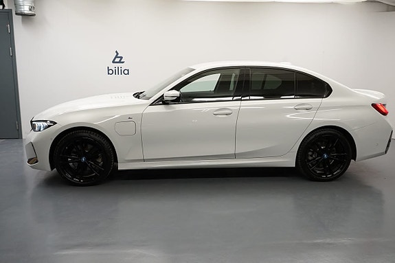 BMW 330e 2 of 5