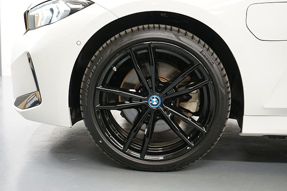 BMW 330e 15 of 15