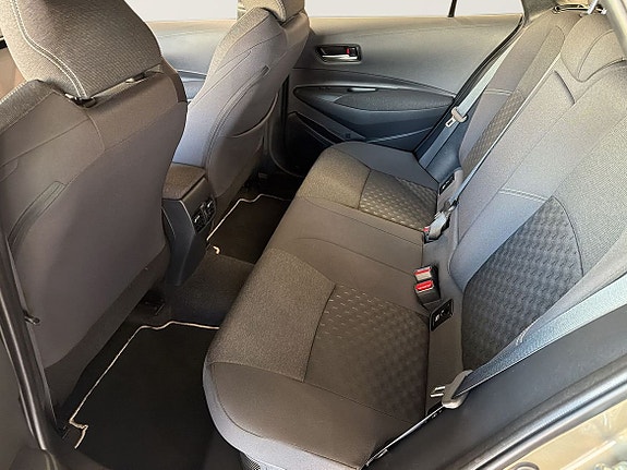 Toyota Corolla 8 of 11