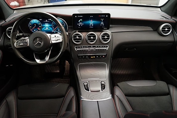 Mercedes-Benz GLC300 e 4 of 14