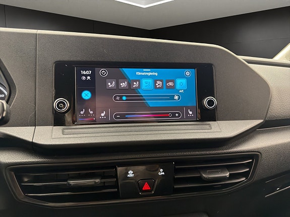 Volkswagen Caddy Maxi 23 of 30