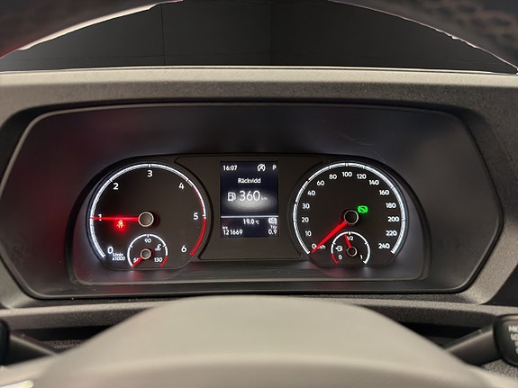 Volkswagen Caddy Maxi 18 of 30