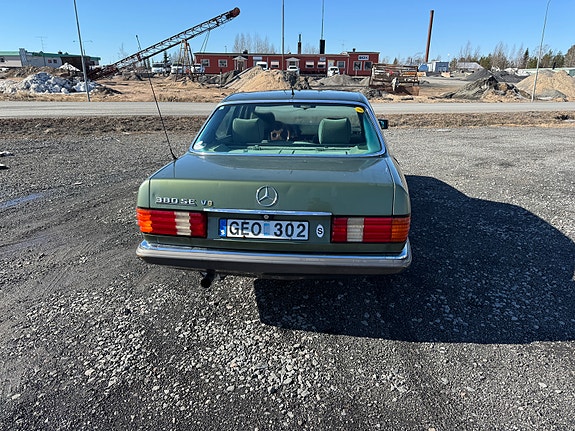 Mercedes-Benz 380 SE 3 of 5