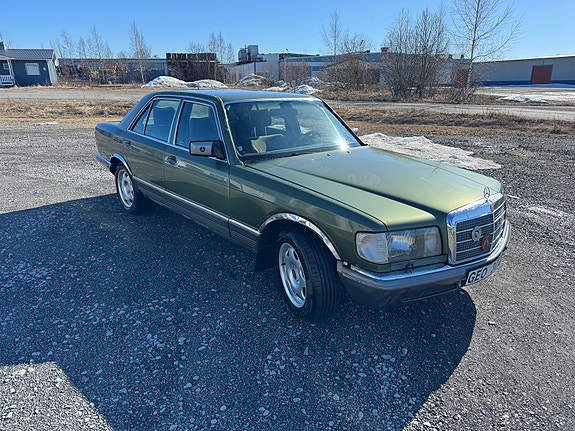 Mercedes-Benz 380 SE 2 of 5
