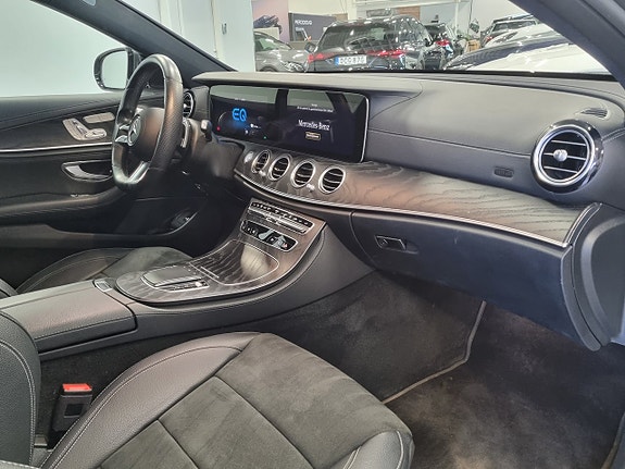 Mercedes-Benz E300 8 of 17