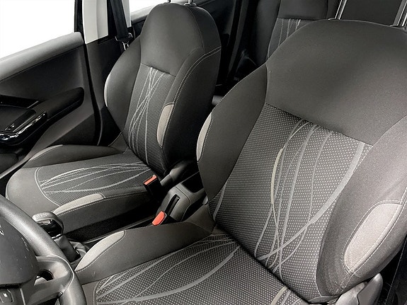 Peugeot 208 5 of 5