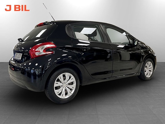 Peugeot 208 3 of 5