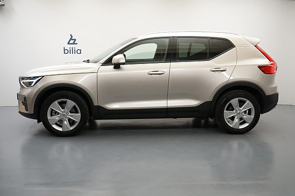 Volvo XC40 2 of 5