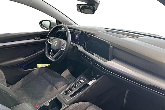 Volkswagen Golf VIII 10 of 13