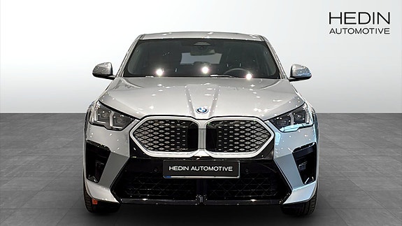 BMW iX2 8 of 9
