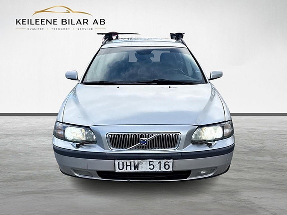 Volvo V70 4 of 22