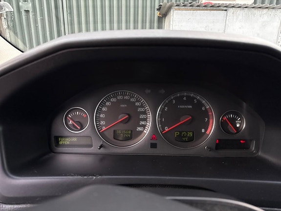 Volvo V70 11 of 22