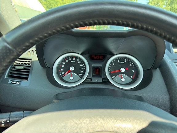 Renault Megane 12 of 25