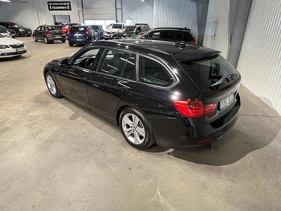 BMW 320d 4 of 5
