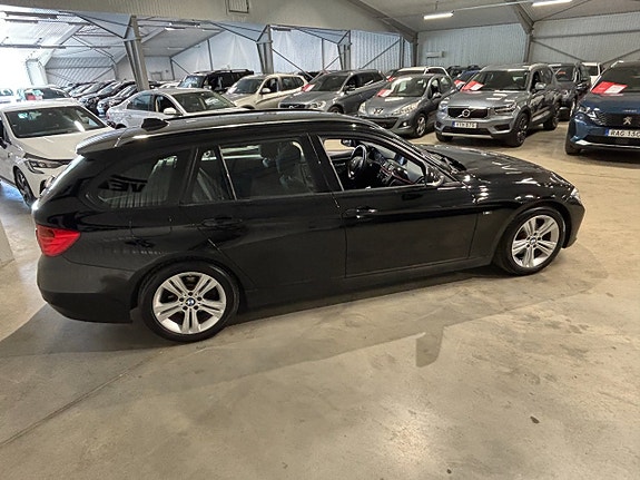 BMW 320d 3 of 5