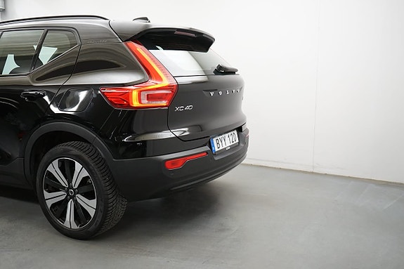 Volvo XC40 3 of 5