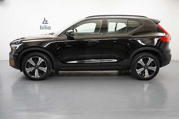 Volvo XC40 2 of 5