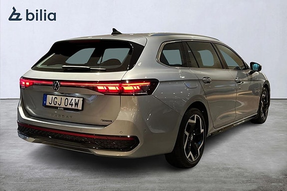Volkswagen Passat 8 of 25