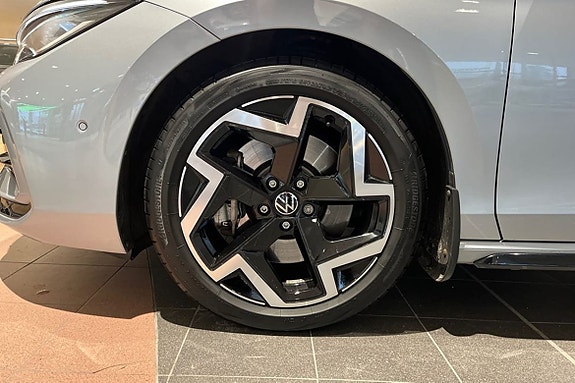 Volkswagen Passat 25 of 25