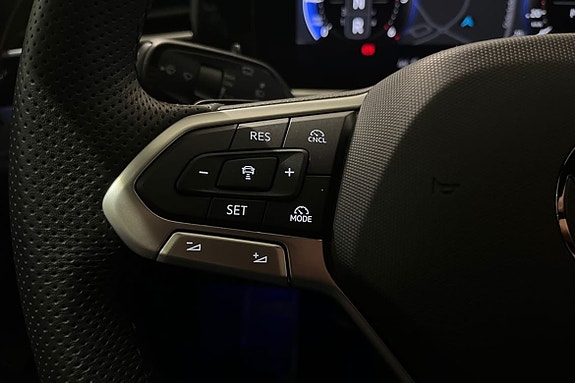 Volkswagen Passat 13 of 25