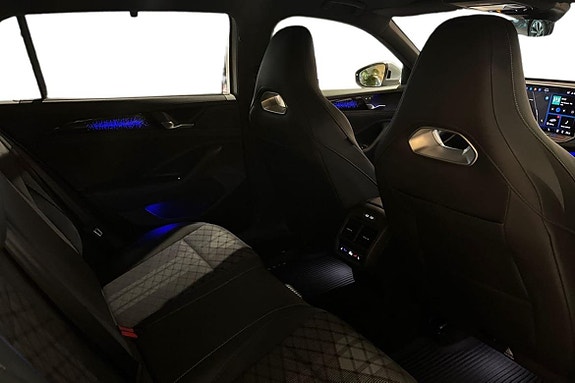 Volkswagen Passat 21 of 25