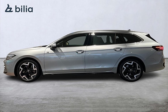 Volkswagen Passat 5 of 25