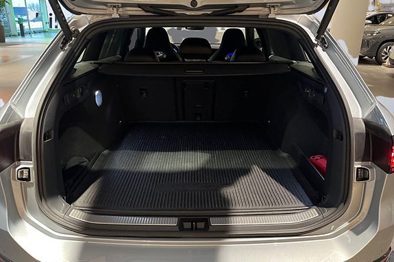 Volkswagen Passat 23 of 25